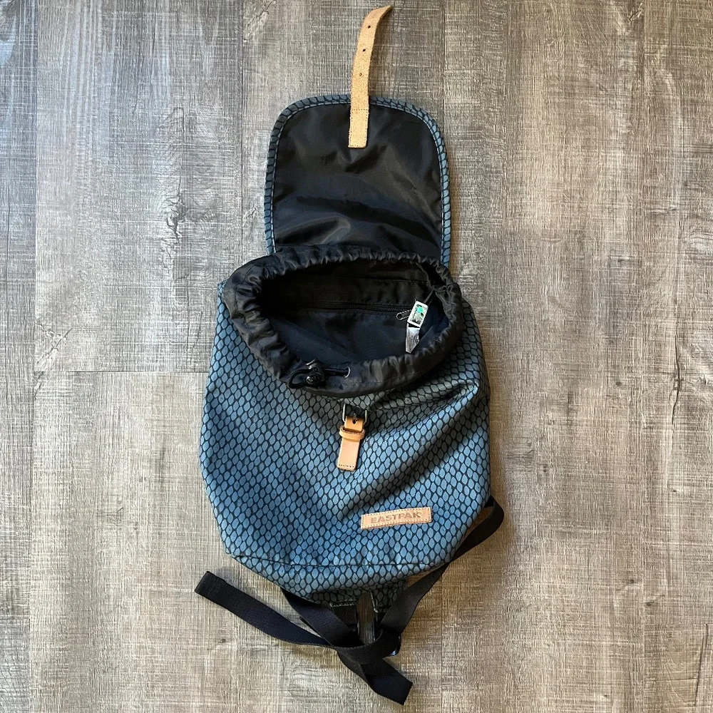 Eastpack mini drawstring backpack - Picture 2 of 3